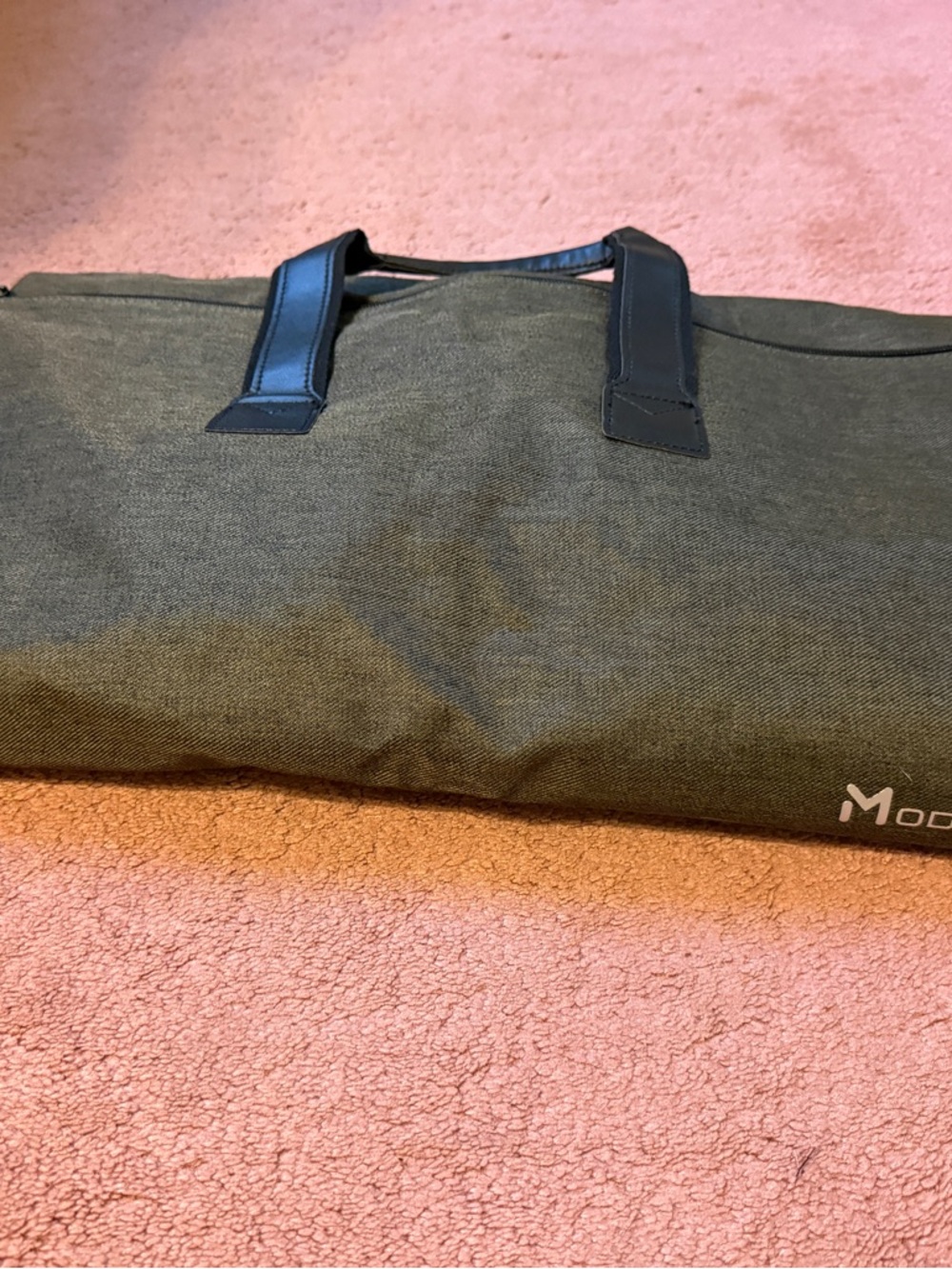 Modoker convertible garment bag in Olive Green